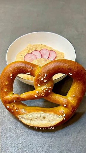 Obatzda 🧀🥨 – Bavarian cheese dip in 5 minutes!