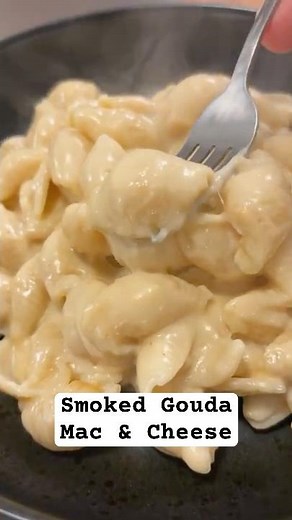 Smoked Gouda Mac & Cheese | Ultra Creamy, Buttery, the Perfect Holiday Side Dish!