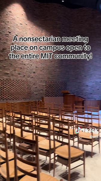 Check out one of MIT’s campus hidden gems: The MIT Chapel (not to be confused with @chappell roan) was designed by architect Eero Saarinen and opened in 1955. It might look unassuming from the outside, but wait until you see the inside. 🏫🙏 Video: Wes Moran / MIT #AroundMIT #architecture #university #campus #backtoschool #whatsthat #chappellroan