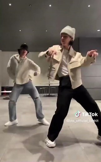 yoongi and jimin dancing to run bts together 🥺