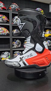 New Arrival🔥🔥🔥 Tiger Racing X-one Pro Racing Boots Harga #BikerStoreKL @RM799 Shopee Biker Store KL👇👇👇 https://shopee.com.my/bikerstorekl?smtt=0.0.9 Catalogue Whatsapp👇👇👇 https://wa.me/c/60126446959 Movable shaft design: The movable shaft design provides bending rotation range and increase the bending flexibility of boots Shin protection: TPU hard shell protective block, shin protection Adjustable buckle: Add adjustable buckes on the back side of the boot to easily adjust the tightness 