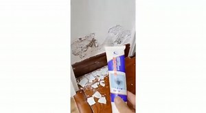 63 reactions · 32 shares | A parede está a descascar? 樂 Ou tem muitas manchas, fissuras e impressões de crianças?  Faça reparações rápidas e baratas com uma pasta que tenha uma grande cobertura, resistente à água e até ao mofo! ️ Clique aqui https://pt.soldius.com/produto/wall-repair-paste-wallfix/?sp=7714i997 | Soldius | Facebook