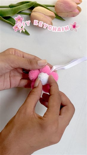 DIY flower keychain 🤍🩷#shorts #cute #keychain @Taniyaart32