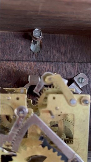 Pendulum on, but clock stops after a couple minutes