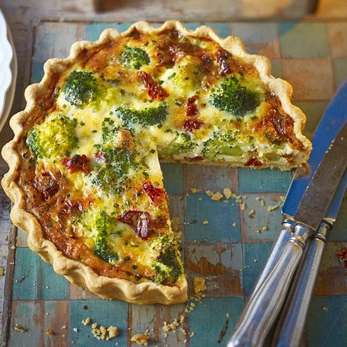 Easy and veggie broccoli and tomato quiche recipe