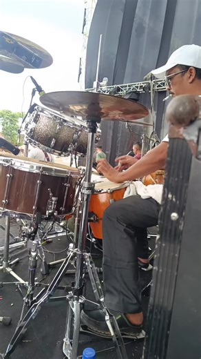 Ageng Music Live: Energetic Performance in Banyuwangi