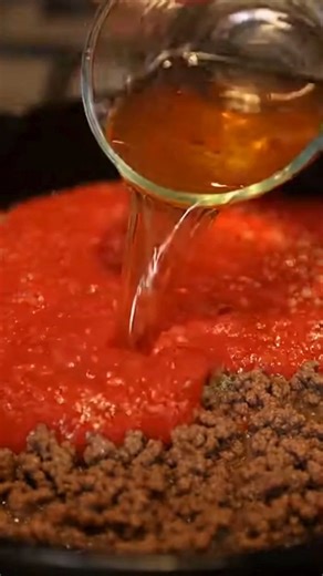 1.7K views | Ground Beef Lasagna Classic Homestyle Ground Beef Lasagna with Layers of Rich Meat Sauce, Creamy Ricotta, and Melty Cheese Ingredients: For the Meat Sauce: 1 lb ground beef 1 tablespoon olive oil 1 small onion, finely diced 3 cloves garlic, minced 1 teaspoon salt ½ teaspoon black pepper | Easy Recipes | Facebook