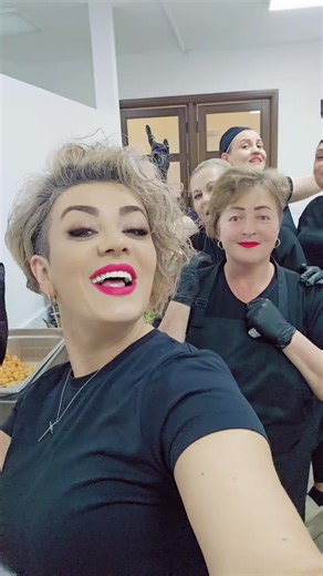 Noi în haine de care vrem noi, că ne permitem 😁😘♥️ #viralvideos #loveyou #aliamaizingfun #weekend #chef