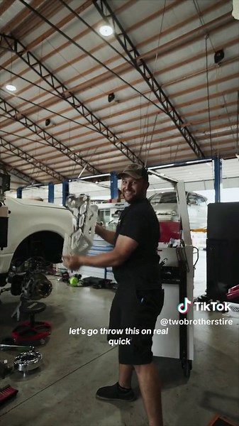 Replying to @Jason Ward Jake needs help putting on Stryker lift kits, anyone know how to install a 4.5” Fabricated Radius arm kit on a 2023 F350 Dually? @PrivateLabelBuilt #twobrostireandauto #f350dually #2023f350 #strykeroffroaddesign #liftedduallys #jtxforged #radiusarms