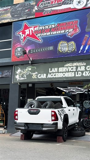 siap sebiji toyota hilux rogue 2.8🇹🇭🇹🇭 Engine guard🔥 HOOK ARB 🔥 Autoflip 🔥 Front spacer 38mm🔥 Rear spacer 25mm 🔥 Drop kit lupo 🔥 Boost meter 35psi 🔥 Spoiler akana original 🔥 Space arm 🔥 #lanserviceaircondcentrecaraccessories #kedai4x4lahaddatu #fypシ゚viral #hilux4x4 #lahaddatusabah