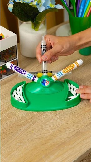 Creating dual colored markers with Crayola Marker Mixer 🖍️