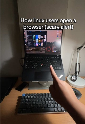 200 commands in the terminal 🥶🥶🥶 #fyp #techtok #thinkpad #linux #ubuntu