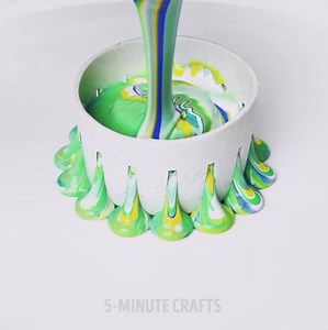 How to decorate boring cups and plates. 🔥 | 5-Minute Crafts Play