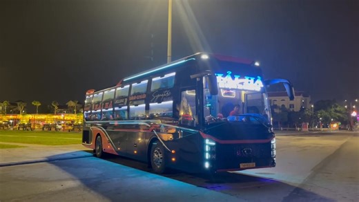 📢 NHÀ XE HẢI HÀ CHÍNH THỨC HOẠT ĐỘNG LẠI SAU TẾT 🌸 Sau những ngày sum vầy bên gia đình, Nhà xe Hải Hà chính thức lăn bánh trở lại từ ngày 18/02 (Mùng 2 Âm lịch). Không chỉ là khởi động một hành trình mới, mà còn là sự tiếp nối của niềm tin và trách nhiệm mà quý khách đã trao gửi suốt thời gian qua. Tổng đài, Fanpage và Zalo OA đã mở lại để phục vụ đặt vé và hỗ trợ đầy đủ. Đầu xuân năm mới, Hải Hà kính chúc cô chú, anh chị thật nhiều sức khỏe, bình an và thành công – để mỗi chuyến xe không chỉ 