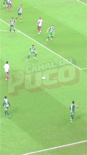 INCREDIBLE PLAY BY BAHIA NEARLY ENDS IN A GOAL!