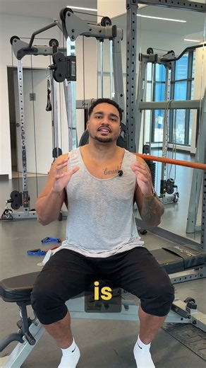 Bench press - strength vs building muscle #benchpress #workouttips