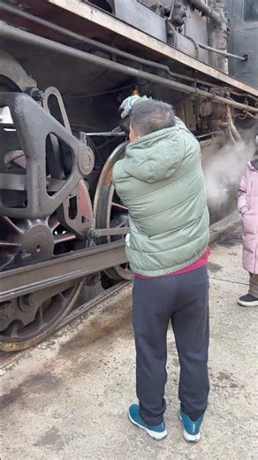 Manual Oil Service For GIANT Steam Engine 🚂