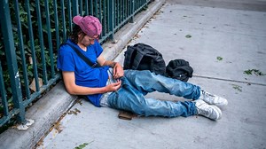 Medicii legistii trag un semnal de alarma. Tot mai multi tineri MOR din cauza drogurilor, dotarea si legislatia sunt depasite