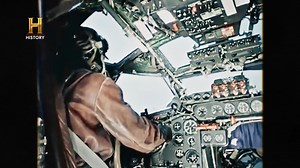 En 1961, Nikita Khrushchev ordena crear la bomba más poderosa de la historia: la Bomba Tsar. Con una explosión 3.800 veces mayor que la de Hiroshima, fue una demostración brutal del poder nuclear soviético en plena Guerra Fría. Su objetivo: intimidar al mundo y reafirmar el liderazgo de la URSS. 📺 ¿Te gustó este video? Cuéntanos por qué abajo en comentarios. #ExpedientesDesclasificados | HISTORY