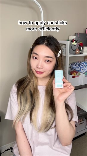 Used the @dewytree_official Urban Shade Cool Calming sun Stick that can be found in the BAZZAAL Sun Box! Don’t forget to reapply every 2 hours!! 😎 #kbeautyskincare #k_beauty #kbeautylover #kbeautytiktok #koreanskincareproduct