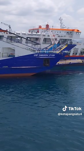 Dua Kapal Besar PT Sadena Mitra Bahari di Selat Bali