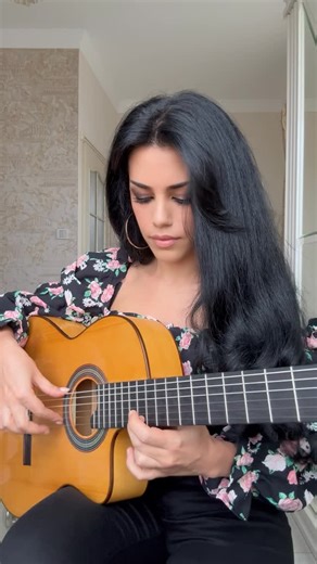 🕊🤍 on Instagram: "El porompompero 🎸🔥"