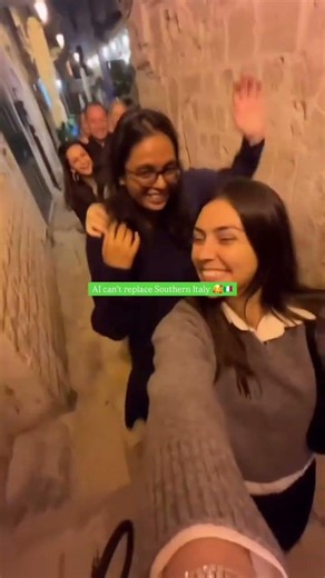 A summer night in a village in Southern Italy, where the whole town comes together 💚🇮🇹