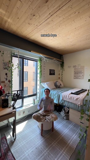 Dorm Tour!! #roomtour #brownuniversity #daiela | Dorm Room