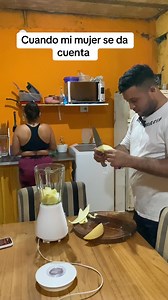 2M views · 42K reactions | Creo que le gustó la canción 藍藍 #humor #comedia #toxica #ParaTiii #viral | Enzo Orrego | Facebook