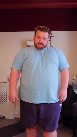 1, 2, 3...Piangi! @TheDaveMonster is ready for the Opera Populaire at #PhantomLondon 🎭 📸 David Kristopher-Brown #phantomoftheopera #backstage #costumes #piangi #phantom