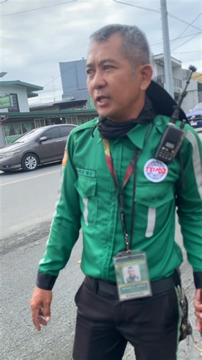 Rakenrol sa iyo Idol Repapips Sir Mike #tdro Lagian natin namamataan si Idol Michael Garcia ng TDRO na nag lalagay ng lupa sa mga butas o lubak sa daan dine sa parteng Balagtas. Upang maiwasan ang aksidente ng ilang motorista. | Mad Doc Moto