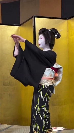 In Sendo-cho, Kyoto, the traditional public performance of maiko is made of gold