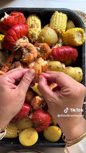 Delicious Seafood Boil Recipe with Lobster and Crab