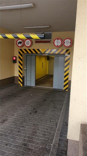 Car Elevator - Doors Closing @ Czech Republic #car #elevator #shorts