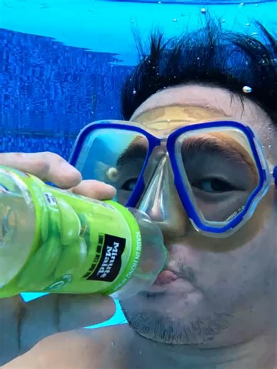Burp Minute Maid White Grape Juice Underwater