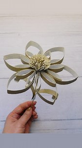 28K views · 659 reactions | Super Easy Paper Flower DIY #super #easy #paper #flower #diy #paperflower #tutorial #tutoriales #floresdepapel #kwiatyzpapieru #howtomake #flowermaking #papercraft #easydiy #toiletpaperrolls #recycling #reciclaje #papelhigienico | Day with DIY | Facebook