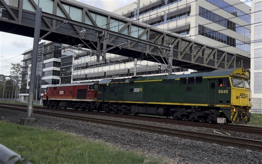 【澳大利亚铁路】南方短途铁路（SSR）80Class内燃机车无火回送 NSW 421Class内燃机车