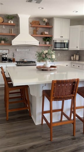 The prettiest kitchen island find I didn’t expect