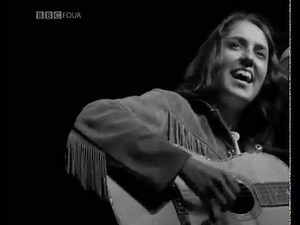 Baez sings like Dylan - Newport 1964