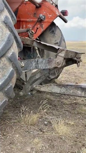 EASY METHOD TO ATTACH A TRAILER TO A TRACTOR