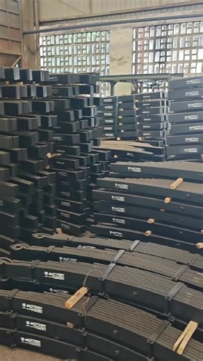 Selected high elasticity spring steel is tempered through multiple processes such as forging, quenching, and straightening. Each leaf spring is both rigid and flexible: it does not collapse or deform under heavy pressure, cleverly buffers and protects the body during high-frequency vibration, and is resistant to wear and corrosion under extreme temperature and humidity. #leafspring #howo #isuzu #Mercedes #volvo #Scania #tata #daf #man #hino #autoparts #HeavyTruckParts #Africaheavydutyleafspring 