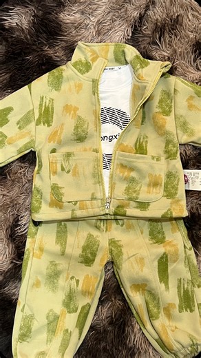 Kiddocaps on Instagram: "Toddler boys 3 piece set zipper front paint splatter jacket tee cargo pants artistic style soft fabric for kids. Price:59 aed only Delivery all over UAE #kiddocaps #kidsclothing #virałreels #kidsfashion #budgetfriendly"