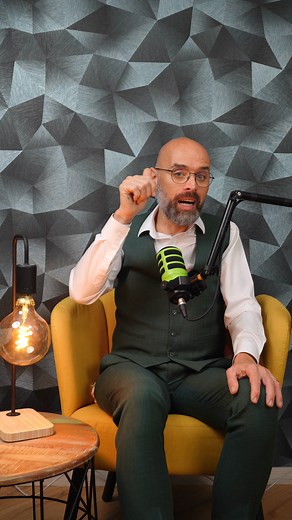 Cafea cu lămâie? Sună a „trend de plictisiți”, dar are mai multă logică decât 3 ore de scroll pe Google după „detox”. Cafeaua pornește sistemul nervos, lămâia pornește ficatul. Mai puțină balonare, digestie mai bună, respirație mai omenească și energie care ține, nu care te face să tremuri ca aspiratorul pe gresie. Dacă tot bei cafea, măcar fă-o deștept. ☕🍋 Zenyth Informațiile din acest material sunt doar pentru informare și educație. Nu înlocuiesc consultația medicală și nu reprezintă un diagn