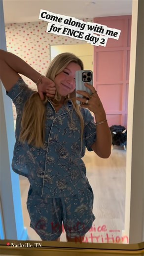 Kelly Springer MS, RD, CDN on Instagram: "We’re so excited to officially welcome Ellie Springer — our RD in Training 💚 Ellie joined us at #FNCE2025 for her very first nutrition conference, experiencing the world of dietetics up close and learning directly from her mom, Kelly Springer! From connecting with RDs and exploring innovative wellness brands to getting a behind-the-scenes look at the Kelly’s Choice booth, this was just the beginning of her journey. We’ll be sharing more of Ellie’s path 