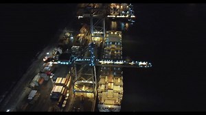 APM Terminals Pecém has set an incredible new record, carrying out the largest non-containerised cargo operation in the world. The terminal’s team worked together in a complex operation to process three wind blades that measured 72.5 meters and weighed 21 tons each. Its success helps exemplify that APM Terminals can offer customised solutions and stay focused on customer needs. Want to see the terminal’s team in action? Check out this video to see the operation unfold. Find out more: https://bdd