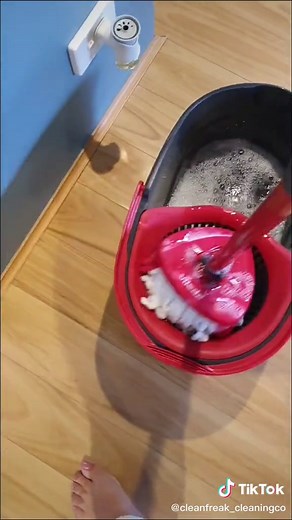 Effective Ways to Clean Greasy Floors Easily