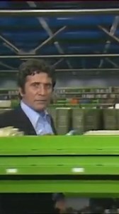 Gilbert Bécaud "What Now My Love", adaptation anglaise de la chanson "Et Maintenant" de Pierre Delanoë, Gilbert Bécaud et Carl Sigman. | Gilbert Bécaud