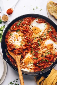 Easy Shakshuka (with Fresh or Canned Tomatoes)