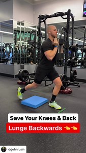 Struggling with chronic knee and back pain? Lunge more, and lunge backwards. Here’s why… Reverse lunges may seem similar to forward lunges (duh, they’re still a lunge) but the natural mechanics and stability mechanisms are actually quite different. By initiating the lunge in reverse, the first line of tension shifts into the posterior chain (glutes and hamstrings) rather than the quadriceps. Super helpful for limiting over translation of the knees over toes. The reverse step direction also allow