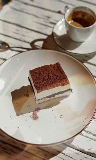 Why Italians say TIRAMISÙ means ‘lift me up’ 🇮🇹🍰 | Italian language & culture
